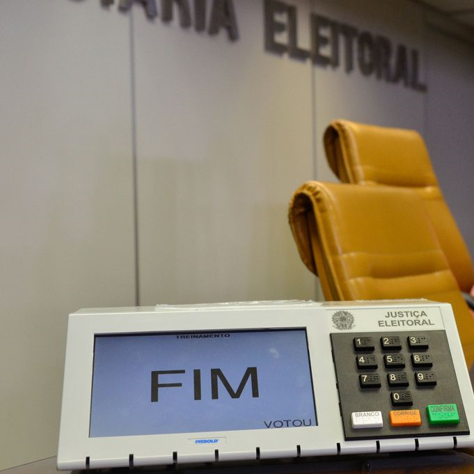 Supremo confirma liminar e declara inconstitucional a volta do voto impresso